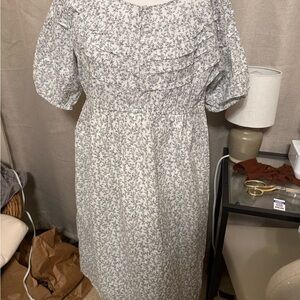 A Pea in the Pod White and Gray Floral Maternity Midi Dress